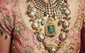 Layered Necklace – Your Grand Entrance to the Party!